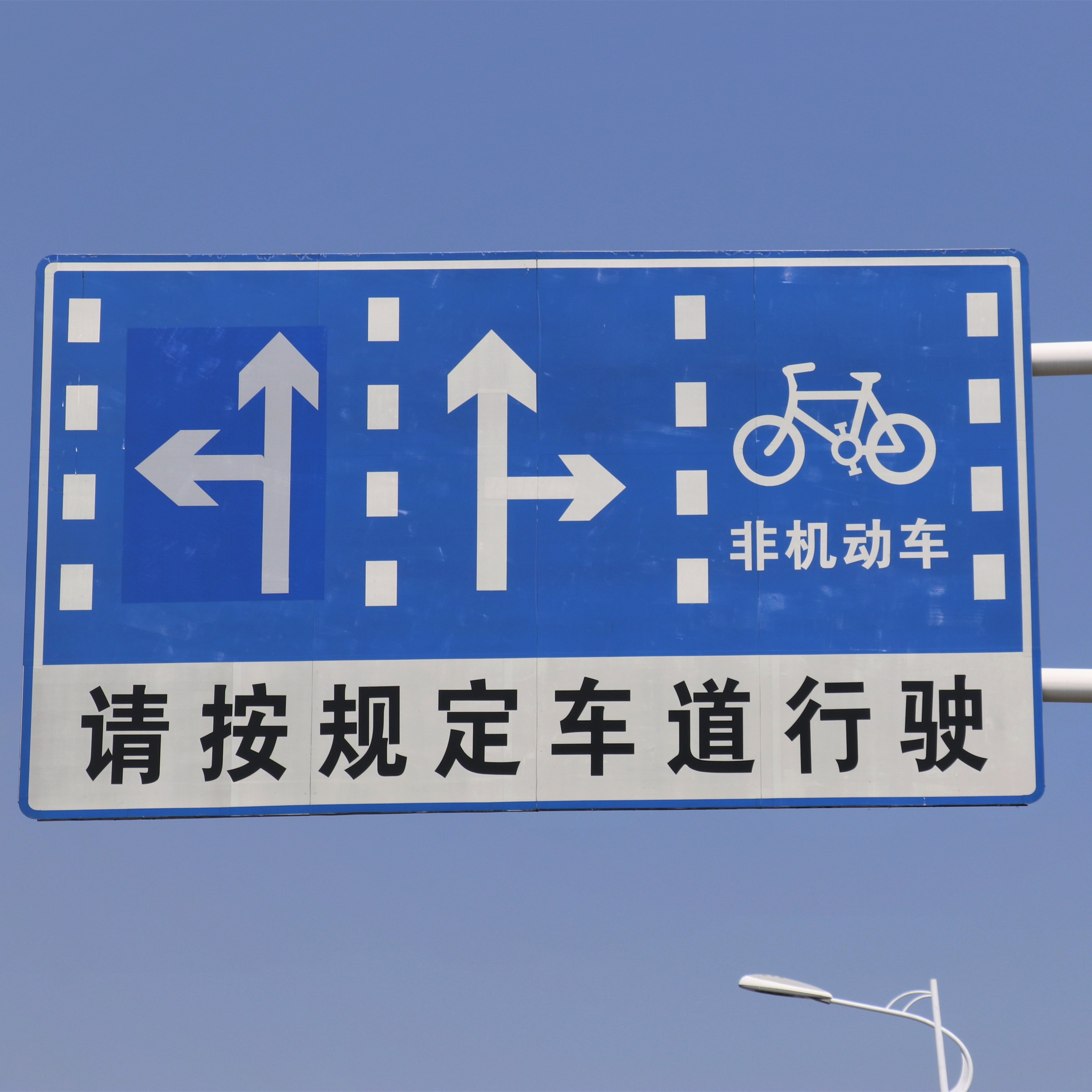 Personlized Products Road Safety Sign - Octagonal Traffic Signal Lighting Gantry Pole Manufacturer – Xintong detail pictures