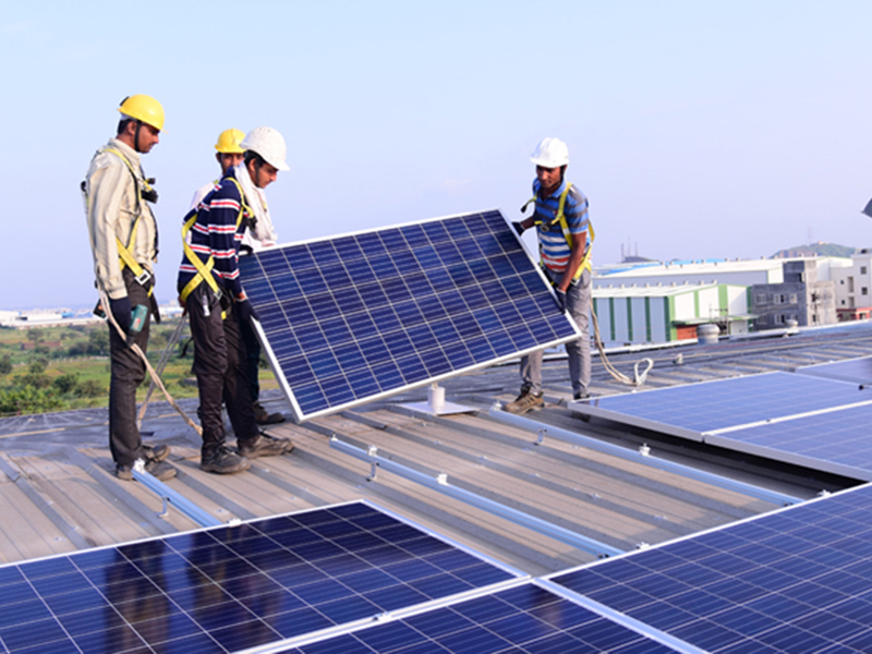 UAE solar panels (2)